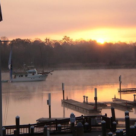 Inn At The Canal Bed & Breakfast Chesapeake City ภายนอก รูปภาพ
