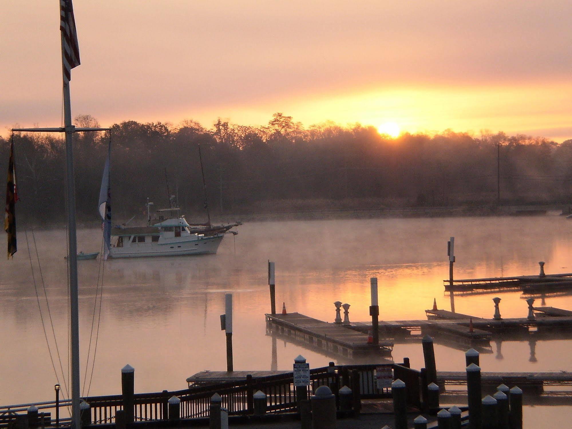 Inn At The Canal Bed & Breakfast Chesapeake City ภายนอก รูปภาพ